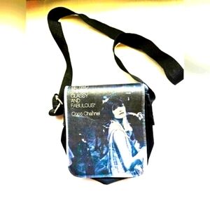 Interchangeable flaps handbag